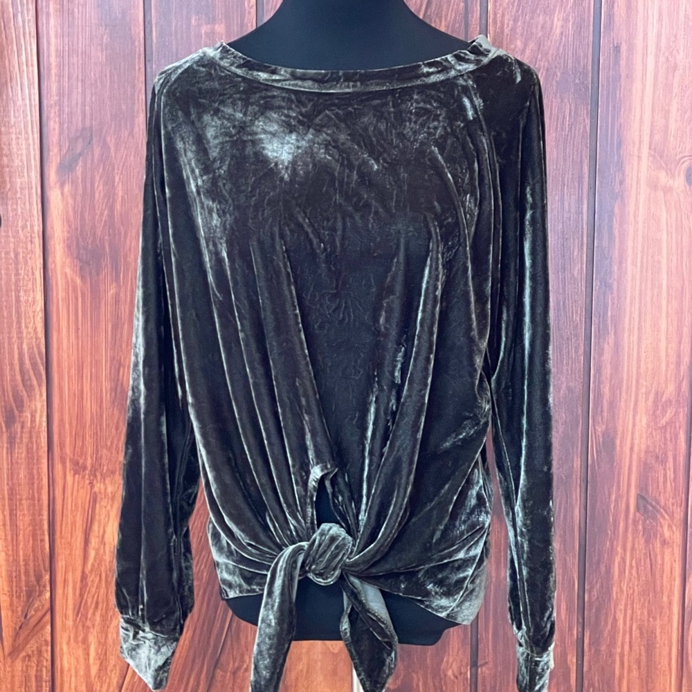NWT Green Velvet Off-Shoulder Tie Front Amelia Jam